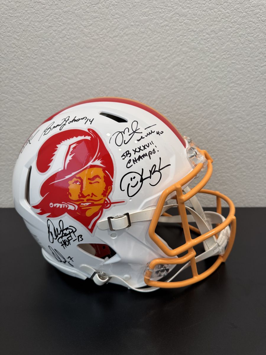 2002 Buccaneers, Authentic, six signatures